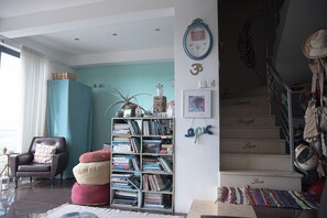 Interior - Stunning valley & sunset views, eco-chic homely vibe, central location. (Ix-Xaghra)