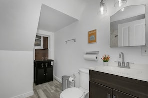 Bathroom - Cozy Apartment Downtown With City Views! (Columbus)