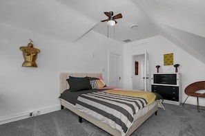 Room - Cozy Apartment Downtown With City Views! (Columbus)