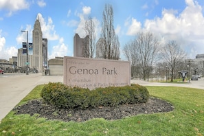 Property grounds - Cozy Apartment Downtown With City Views! (Columbus)