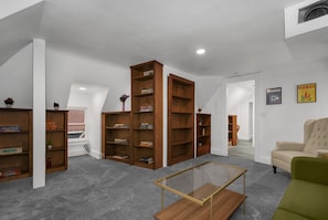 Interior - Cozy Apartment Downtown With City Views! (Columbus)