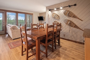 Dining - Seventh Mountain 1123 Updated & Fabulous! Year Round Pool & Hot Tub, Tennis (Bend)