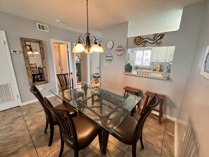 Dining - Paradise Awaits! Spend your vacation at Gulf Village! The perfect beach getaway ~ (Gulf Shores)