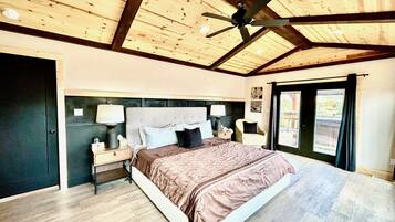 4 Schlafzimmer, Schreibtisch, Bügeleisen/Bügelbrett, Reisekinderbett