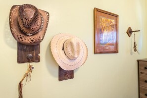 Interior - Experience the Wild West in Style: Unforgettable Getaway in Tombstone, Arizona!! (Tombstone)