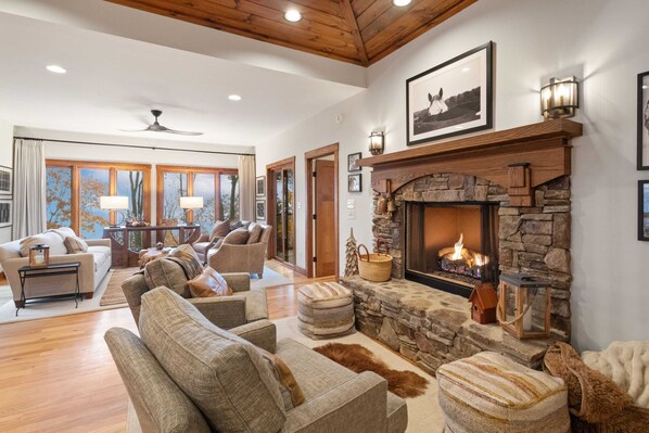 المنشأة من الداخل