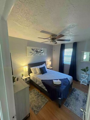 3 bedrooms, desk, iron/ironing board, travel crib