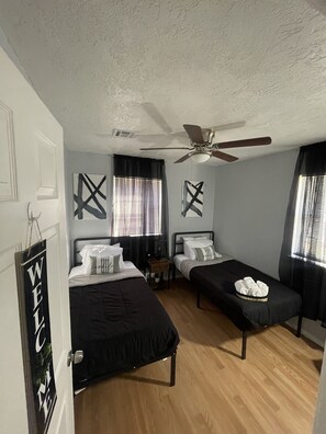 Room - Cozy 3bd Family-friendly Home - Near Ft. Sill & Comanche
 (Lawton)