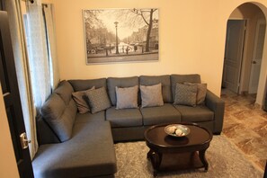 House, 2 Bedrooms | Living area