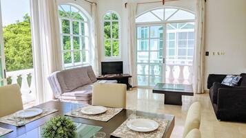 Una Smart TV, libros