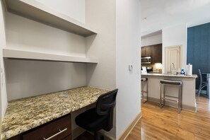 Fridge, microwave, oven, stovetop - 1/1Apt Cityn Lux Walk To NRG• Med Center • Gym•Pool (Houston)