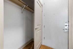 Interior - 1/1Apt Cityn Lux Walk To NRG• Med Center • Gym•Pool (Houston)