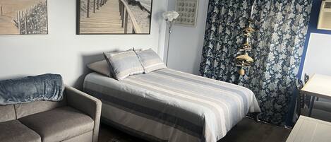 1 غرفة نوم وسرير سفر وواي فاي مجانًا وملاءات أسرّة