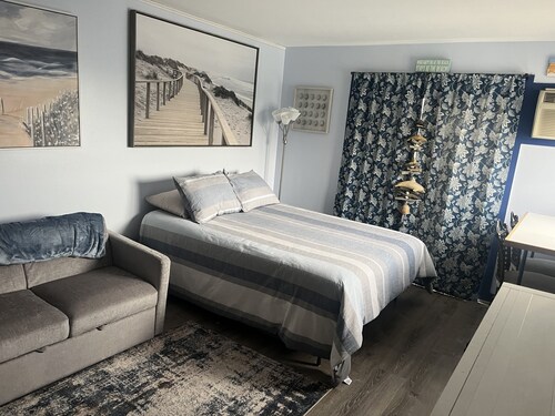 The Great Escape II. Newly renovated and beautiful Unit on Hampton Beach. 
