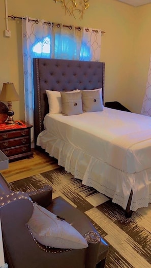 2 habitaciones, tabla de planchar con plancha, wifi y ropa de cama