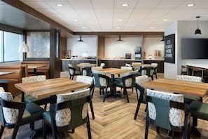 Free daily full breakfast  - Fairfield Inn & Suites by Marriott Montrose (Montrose)