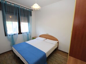 2 slaapkamers, reisbedje, wifi (toeslag), beddengoed