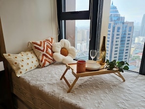 1 bedroom, iron/ironing board, WiFi, bed sheets - Ceylonz Suites KL Bukit Bintang with Infinity pool overlooking KLCC and KL Tower (Kuala Lumpur)