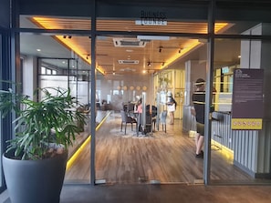 Lobby - Ceylonz Suites KL Bukit Bintang with Infinity pool overlooking KLCC and KL Tower (Kuala Lumpur)