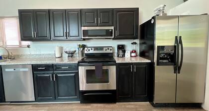 Private Guesthouse + King Bed + Fireplace