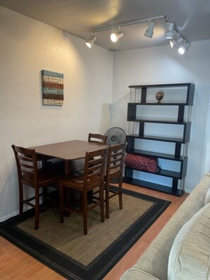 Dining - Mid Town FOCO - Close to CSU (Fort Collins)