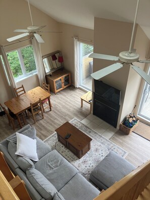 Télévision, cheminée