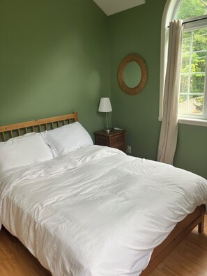 2 bedrooms, iron/ironing board, WiFi, bed sheets - Enjoy a nice ski in ski out vacation in this cozy condo with fireplace. (Bromont)