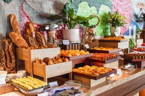 Tägliches Frühstücksbuffet gegen Gebühr