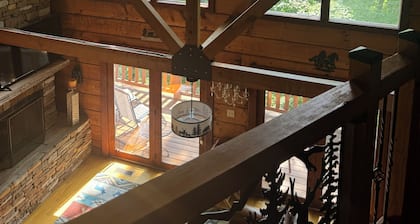 Luxury Log Cabin adjoins GSMNP . Magnificent Views , Nature Lovers Paradise !