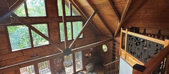 Luxury Log Cabin adjoins GSMNP . Magnificent Views , Nature Lovers Paradise !