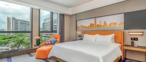 Business Studio Suite | Premium bedding, down duvets, memory-foam beds, minibar