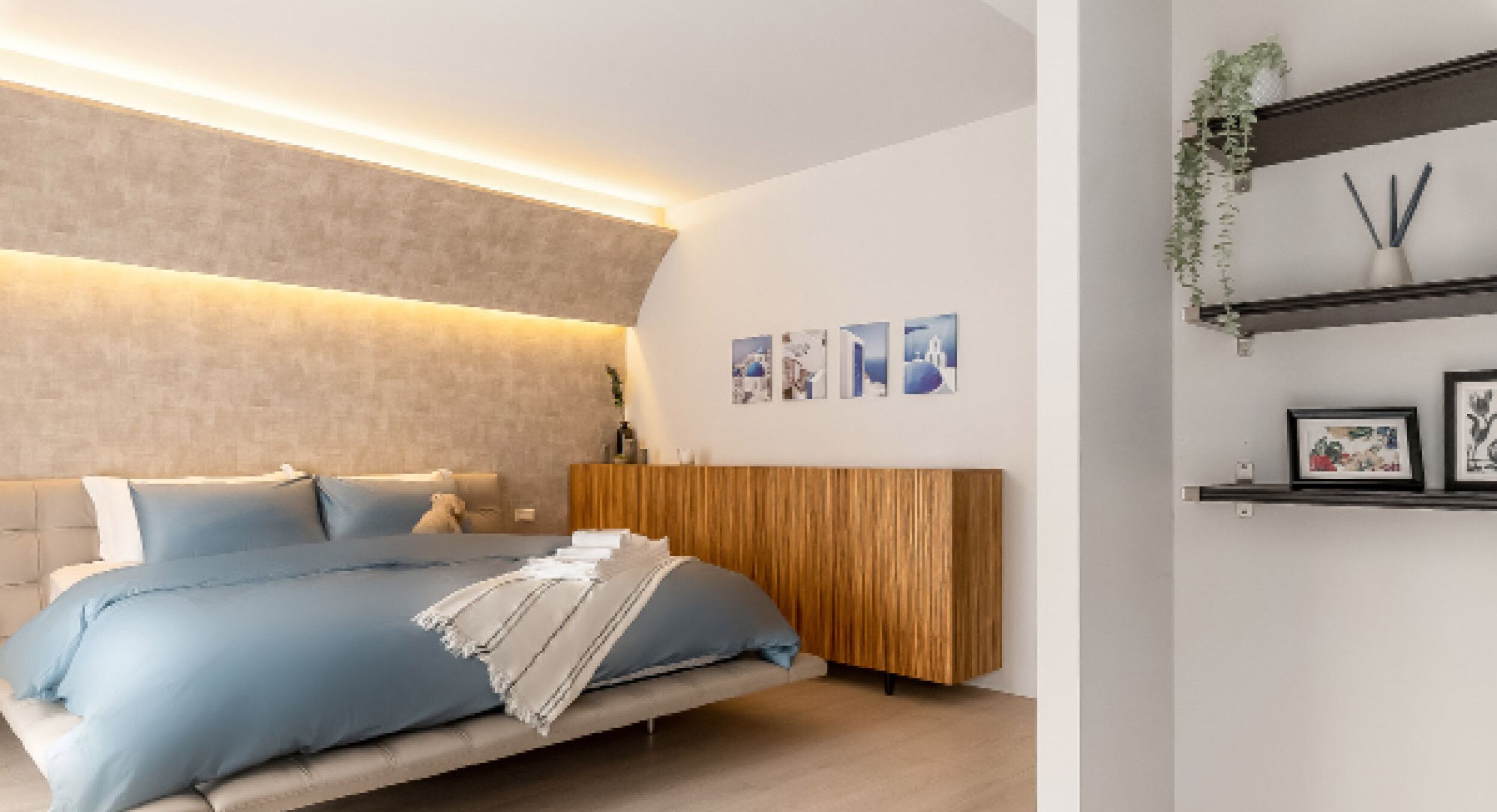 4 habitaciones, escritorio y tabla de planchar con plancha 