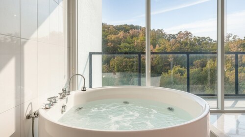 Gyeongju Lineview Poolvilla