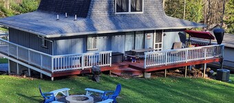 Lovely 3 BR 2-Bath home. Short walk to beach access. Private backyard. 