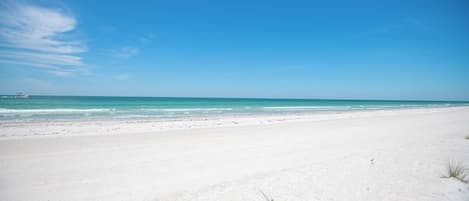 Am Strand, Liegestühle, Strandtücher