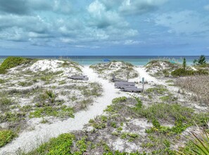Ubicación a pie de playa, tumbonas y toallas de playa