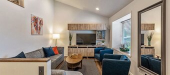 Sandy Ski Cottage | Central | Free Massage* | Patio