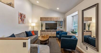 Sandy Ski Cottage | Central | Free Massage* | Patio