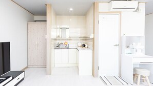 Family Room | WiFi (free), bed sheets - Dashim Guest House (Gunsan)