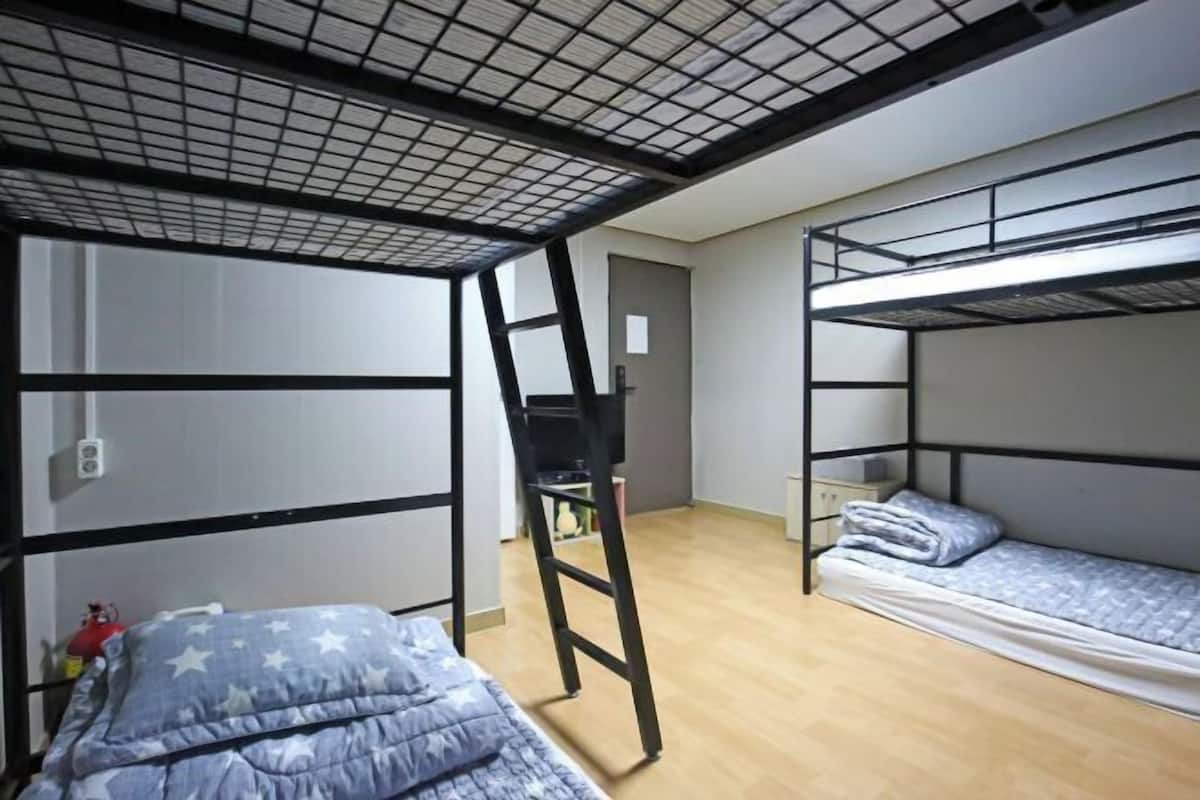 1 habitación, wifi gratis y ropa de cama