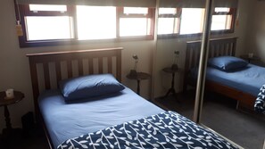 3 chambres, fer et planche à repasser, Wi-Fi, draps fournis