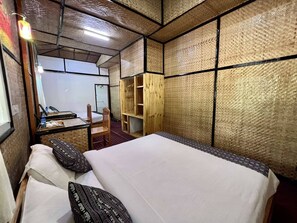 Habitación tradicional | Escritorio