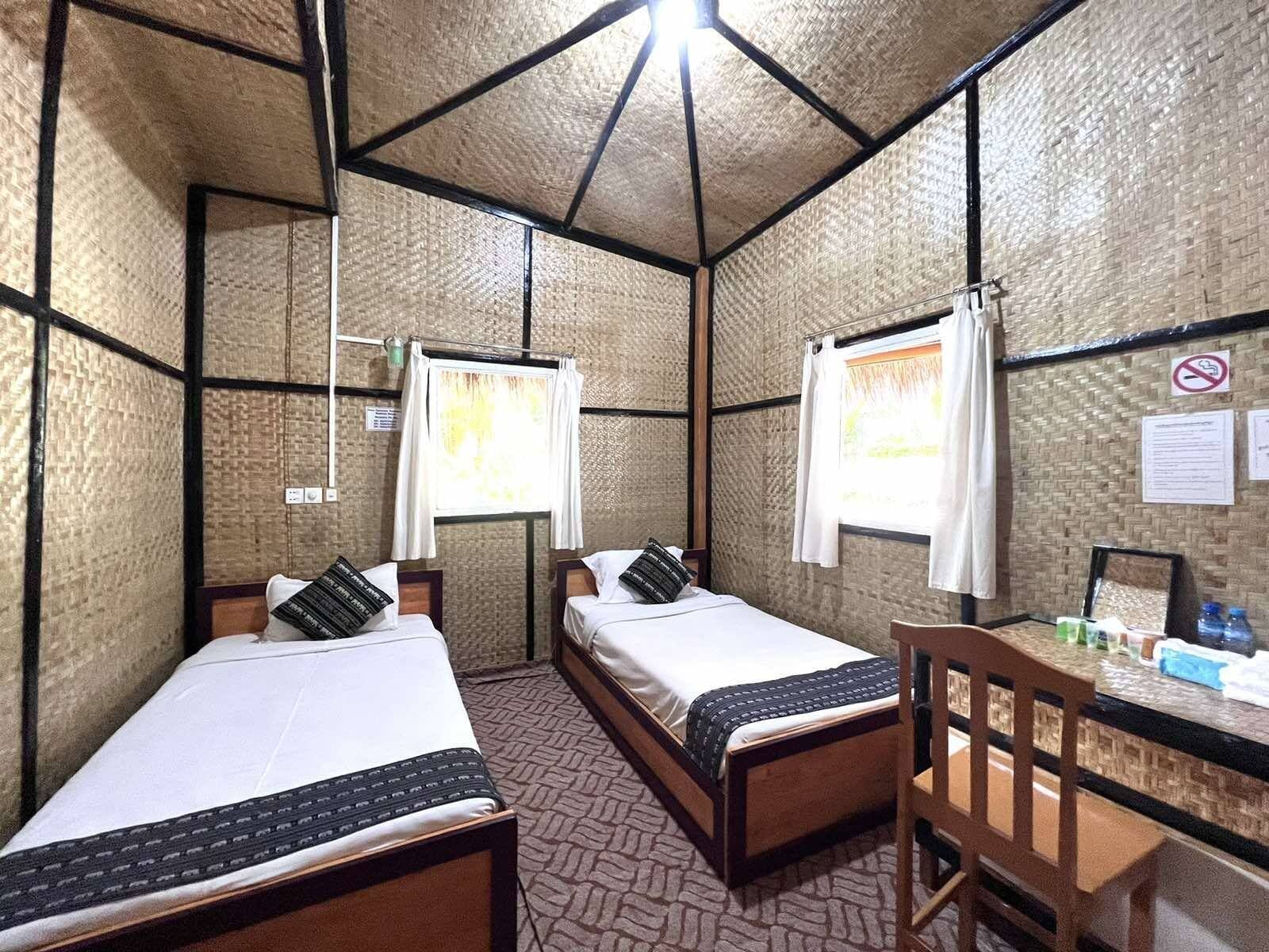 Standard Double or Twin Room | Desk