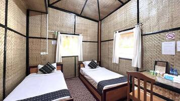 Standard Double or Twin Room | Desk
