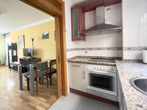 Fridge, microwave, oven, coffee/tea maker