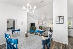 Dining - Dream beach house oasis! Private pool/golf cart/bikes/close to beach and 30A (Panama City Beach)