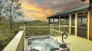 Bañera de hidromasaje al aire libre