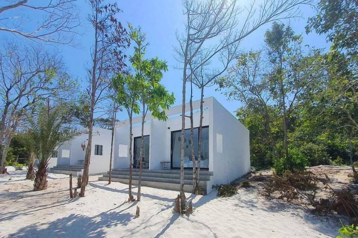 Deluxe Bungalow, Garden View | 1 bedroom, premium bedding, in-room safe, desk