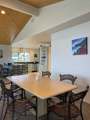 Dining - Davinas - The Beach House (Coopers Beach)