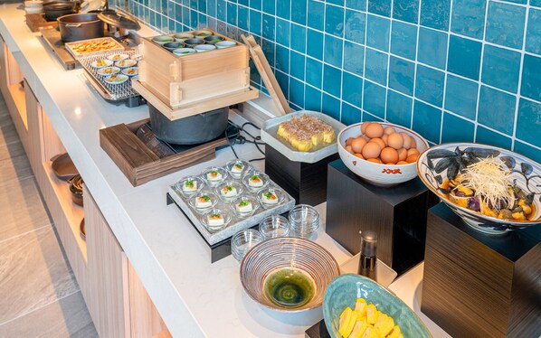 Daily buffet breakfast for a fee